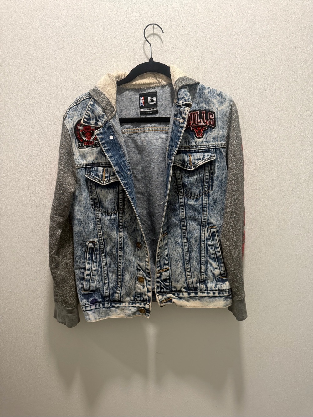 NBA Chicago Bulls Acid-Wash Denim Hooded Jacket with Grey Knit Sleeves